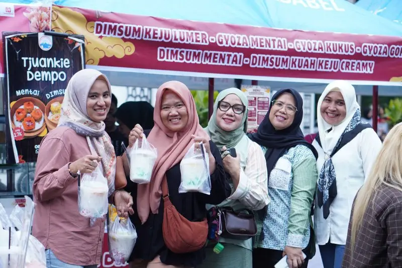 Kambang Iwak Fest 2025 kembali digelar dengan tema “Alam Lestari, Wisata Berseri,” menghadirkan rangkaian seni, budaya, hiburan, dan aksi sosial selama tiga hari di Palembang.