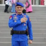 Direktur Ditpolairud Polda Sumsel Kombes Pol Sonny Mahar Budi Adityawan meninjau uji coba penggunaan pupuk organik berbahan eceng gondok pada tanaman jagung dan sayuran, sebagai inovasi ramah lingkungan yang bernilai ekonomis untuk mendukung ketahanan pangan di Sumatera Selatan.