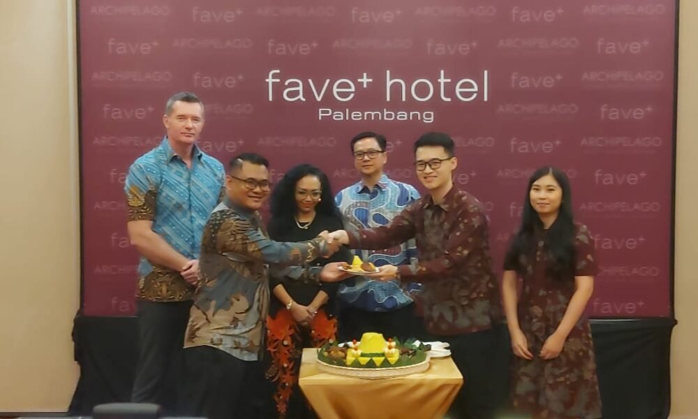 Fave Hotel Palembang resmi bertransformasi menjadi Fave+ Hotel Palembang melalui Rebranding Ceremony, Sabtu (6/12/2025), yang dihadiri CEO Archipelago International John Flood serta jajaran manajemen.