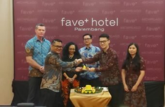 Fave Hotel Palembang resmi bertransformasi menjadi Fave+ Hotel Palembang melalui Rebranding Ceremony, Sabtu (6/12/2025), yang dihadiri CEO Archipelago International John Flood serta jajaran manajemen.