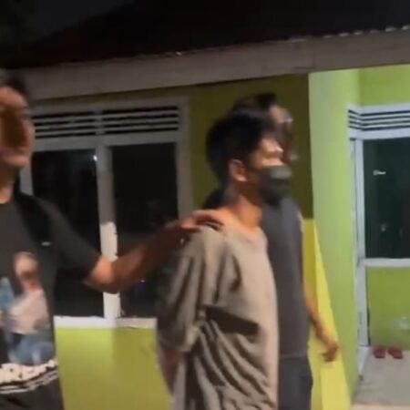 Pelaku utama penusukan sopir truk di Simpang Macan Lindungan, Dedek, berhasil diamankan tim gabungan Subdit Jatanras Polda Sumsel, Satreskrim Polrestabes Palembang, dan Unit Reskrim Polsek IB II.