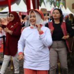 Suasana semarak DWP Fest dalam rangka peringatan HUT ke-26 Dharma Wanita Persatuan (DWP) Provinsi Sumatera Selatan yang digelar di halaman Kantor DPRD Provinsi Sumsel, Selasa (16/12/2025).