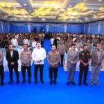 Kapolri Jenderal Listyo Sigit Prabowo bersama jajaran Polri dan Kejaksaan RI saat penandatanganan Nota Kesepahaman (MoU) dan Perjanjian Kerja Sama (PKS) di Gedung Bareskrim Polri, Jakarta Selatan, Selasa (16/12/2025).