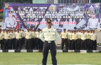 Ribuan personel Satuan Pengamanan (Satpam) dari berbagai perusahaan dan instansi di Sumatera Selatan mengikuti apel konsolidasi yang dipimpin Kapolda Sumsel Irjen Pol Andi Rian R Djajadi di halaman apel Mapolda Sumsel, Rabu (17/12/2025).