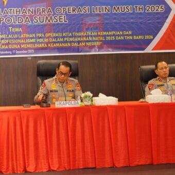 Polda Sumsel Gelar Latpra Ops Lilin Musi 2025, Matangkan Pengamanan Natal dan Tahun Baru Kapolda Sumsel Irjen Pol Andi Rian R Djajadi membuka secara resmi Latihan Pra Operasi (Latpra Ops) Lilin Musi 2025 di Lounge Ampera Gedung Presisi Polda Sumsel, Palembang, Selasa (17/12/2025).
