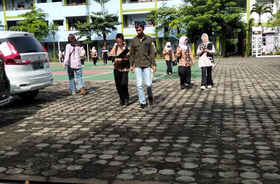 Gerakan Ayah Mengambil Raport Anak di Muba menuai beragam respons dari orang tua, sementara Dinas Pendidikan menegaskan kebijakan ini bersifat tidak wajib.