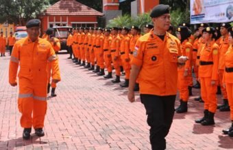 Kepala Basarnas Marsekal Madya TNI Mohammad Syafii memimpin apel kesiapsiagaan pembukaan Siaga SAR Khusus Natal 2025 dan Tahun Baru 2026 di Basarnas Command Center, Jumat (19/12/2025).