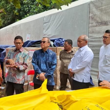 ESDM–SKK Migas Salurkan Bantuan untuk Korban Banjir di Sumatera ESDM dan SKK Migas menyalurkan bantuan logistik menggunakan pesawat kargo guna menjangkau wilayah terdampak banjir dan longsor di Aceh, Sumut, dan Sumbar.