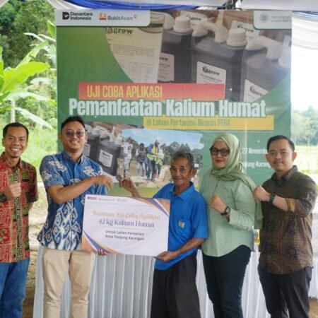 Langkah Nyata PTBA Tingkatkan Hasil Panen Petani Muara Enim Lewat Uji Coba Pemanfaatan Kalium Humat Langkah Nyata PTBA Tingkatkan Hasil Panen Petani Muara Enim Lewat Uji Coba Pemanfaatan Kalium Humat