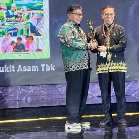 Transparansi dan Keberlanjutan Diakui, PTBA Kantongi Penghargaan Platinum ASRRAT 2025 Transparansi dan Keberlanjutan Diakui, PTBA Kantongi Penghargaan Platinum ASRRAT 2025