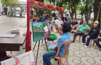 Para seniman menyatukan puisi, musik, dan gerak sebagai wujud solidaritas untuk korban bencana di berbagai wilayah Sumatera.