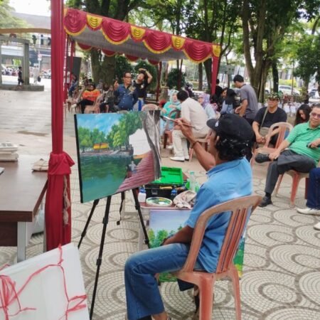 Para seniman menyatukan puisi, musik, dan gerak sebagai wujud solidaritas untuk korban bencana di berbagai wilayah Sumatera.