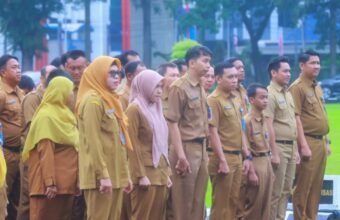 Suasana Apel Penutup Tahun 2025 Pemprov Sumsel yang dipimpin Sekda Edward Candra, menjadi penanda kesiapan ASN memasuki tahun 2026 dengan disiplin dan tanggung jawab.