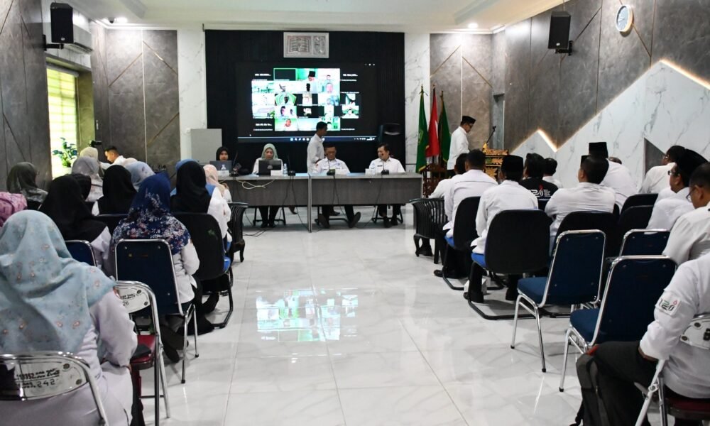 Kakanwil Kemenag Sumsel Syafitri Irwan membuka Sosialisasi Indeks Layanan Keagamaan Tahun 2025 yang digelar BMBPSDM Kemenag RI secara hybrid di Aula Kanwil Kemenag Sumsel, Selasa (30/12/2025).