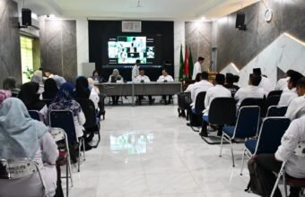 Kakanwil Kemenag Sumsel Syafitri Irwan membuka Sosialisasi Indeks Layanan Keagamaan Tahun 2025 yang digelar BMBPSDM Kemenag RI secara hybrid di Aula Kanwil Kemenag Sumsel, Selasa (30/12/2025).
