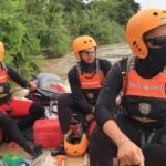 Tim SAR gabungan melakukan pencarian korban hilang tenggelam di Sungai Siguci, OKU Timur, usai perahu getek mati mesin dan terbalik.