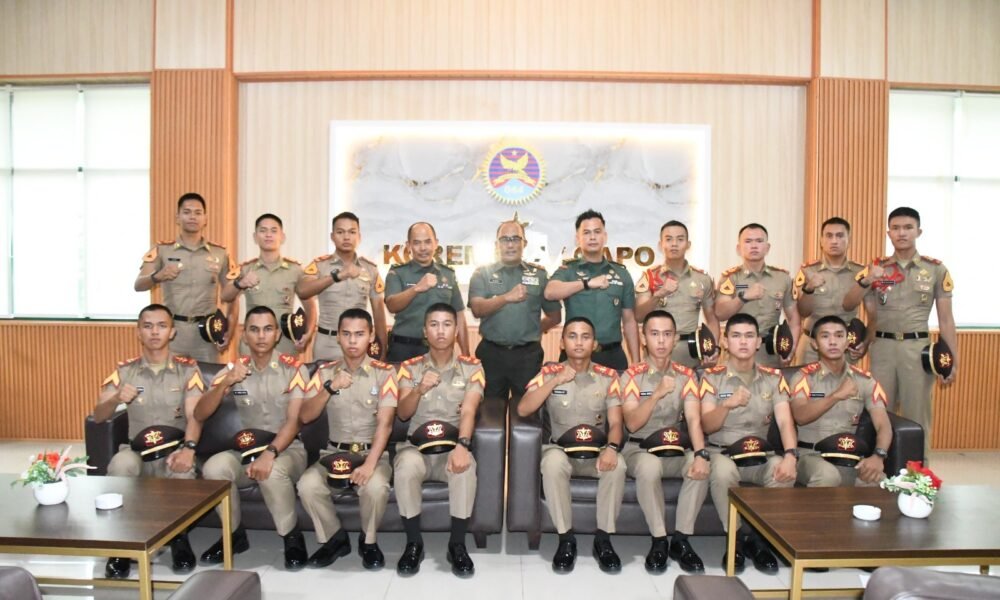 Komandan Korem 044/Garuda Dempo Brigjen TNI Adri Koesdyanto menerima audiensi Taruna Akademi Militer di Makorem 044/Gapo, Jalan Jenderal Sudirman Km. 4, Kota Palembang, Selasa (30/12/2025).