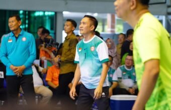 Penutupan Turnamen Voli Walikota Cup 2025 di Palembang berlangsung meriah dengan laga ekshibisi antara Wali Kota H Ratu Dewa dan Wakil Wali Kota Prima Salam, Selasa (30/12/2024).
