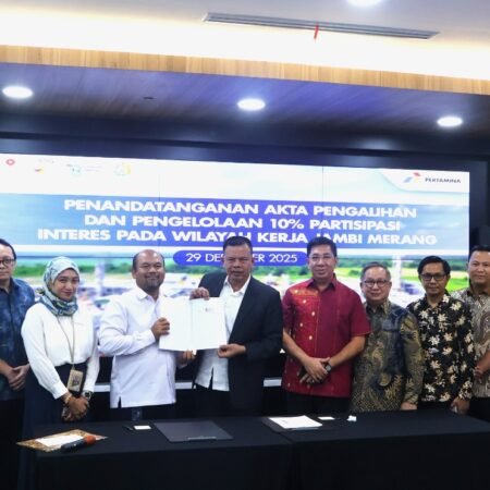 PHE Jambi Merang Resmi Alihkan PI 10% ke BUMD Sumsel, Dorong Manfaat Ekonomi Daerah Penandatanganan Perjanjian Pengalihan Participating Interest (PI) 10% Wilayah Kerja Jambi Merang antara PT Pertamina Hulu Energi Jambi Merang dan PT Sumsel Energi Merang di Jakarta, Senin (29/12).