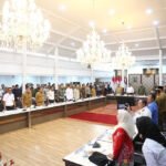 Gubernur Sumatera Selatan Herman Deru memimpin Rakor kesiapan pemberlakuan angkutan batubara wajib menggunakan jalan khusus bersama Forkopimda dan kepala daerah se-Sumsel di Griya Agung, Selasa (30/12/2025).