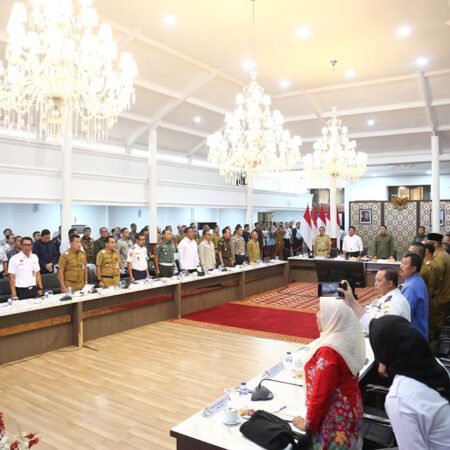 Mulai 2026, Angkutan Batubara Dilarang Lewat Jalan Umum, Gubernur Sumsel: Tak Ada Lagi Toleransi Gubernur Sumatera Selatan Herman Deru memimpin Rakor kesiapan pemberlakuan angkutan batubara wajib menggunakan jalan khusus bersama Forkopimda dan kepala daerah se-Sumsel di Griya Agung, Selasa (30/12/2025).