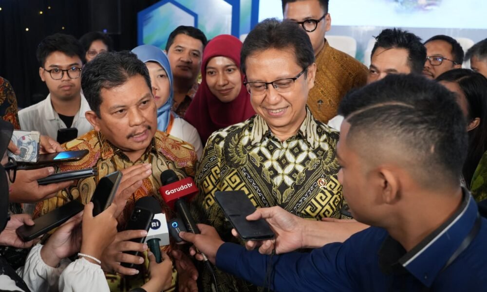 Menteri Koordinator Bidang Pembangunan Manusia dan Kebudayaan RI Pratikno bersama Menteri Koordinator Bidang Pemberdayaan Masyarakat Muhaimin Iskandar dan Ahmad Nizar Shihab menyampaikan pandangan tentang pentingnya Universal Health Coverage (UHC) sebagai fondasi sistem kesehatan nasional dalam momentum World UHC Day.