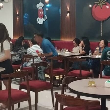 ChiliTom Cafe & Resto Resmi Hadir di Tangsel, Sajikan Menu Western dan Nusantara Suasana malam di ChiliTom Cafe & Resto, destinasi kuliner baru di Citra Garden Serpong yang menyuguhkan menu western dan Nusantara dengan view persimpangan Dragon Park Pond.