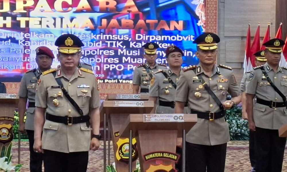 Kapolda Sumsel Irjen Pol Andi Rian Ryacudu Djajadi memimpin langsung serah terima jabatan dari Brigjen Pol Harryo Sugihhartono kepada Kombes Pol Sonny Mahar Budi.