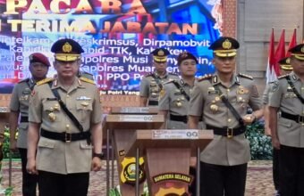 Kapolda Sumsel Irjen Pol Andi Rian Ryacudu Djajadi memimpin langsung serah terima jabatan dari Brigjen Pol Harryo Sugihhartono kepada Kombes Pol Sonny Mahar Budi.
