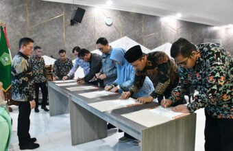 Kakanwil Kemenag Sumsel Syafitri Irwan saat memberikan arahan dalam Rakor Pelaksanaan Anggaran 2026 dan Penandatanganan Pakta Integritas di Aula Kanwil Kemenag Sumsel, Kamis (15/01/2026).