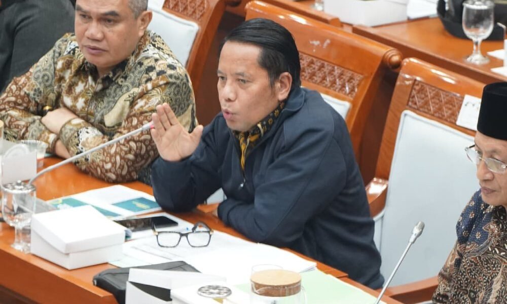 Sekjen Kemenag Kamaruddin Amin menyampaikan usulan ABT Rp5,87 triliun dalam Rapat Kerja bersama Komisi VIII DPR RI untuk memastikan pembayaran TPG dan TPD tahun 2026.