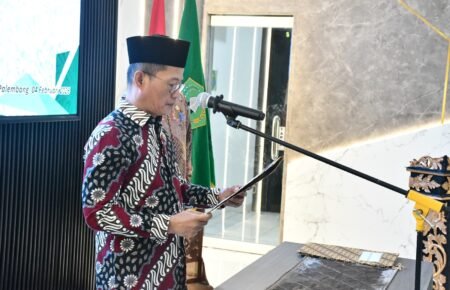 Kakanwil Kemenag Sumsel Syafitri Irwan melantik dan mengambil sumpah jabatan Dedi Alamsyah sebagai Kepala Kantor Kementerian Agama Kabupaten Musi Banyuasin di Aula Kanwil Kemenag Sumsel, Rabu (04/02/2026).