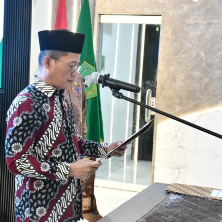 Kakanwil Kemenag Sumsel Syafitri Irwan melantik dan mengambil sumpah jabatan Dedi Alamsyah sebagai Kepala Kantor Kementerian Agama Kabupaten Musi Banyuasin di Aula Kanwil Kemenag Sumsel, Rabu (04/02/2026).