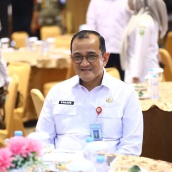 Sekda Provinsi Sumsel H. Edward Candra saat membuka Rapat Teknis Koordinasi dan Sinkronisasi Program Kegiatan Tahun Anggaran 2027 bidang sumber daya air di Ruang Rapat Musi, Dinas PSDA Sumsel.