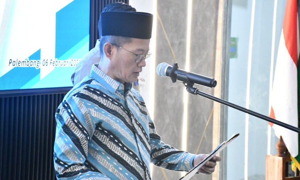 Kepala Kanwil Kementerian Agama Provinsi Sumatera Selatan Syafitri Irwan melantik dan mengambil sumpah jabatan 14 Kepala Kantor Urusan Agama (KUA) di Aula Kanwil Kemenag Sumsel, Jumat (6/2/2026).