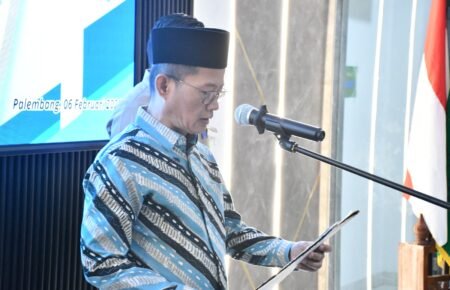 Kepala Kanwil Kementerian Agama Provinsi Sumatera Selatan Syafitri Irwan melantik dan mengambil sumpah jabatan 14 Kepala Kantor Urusan Agama (KUA) di Aula Kanwil Kemenag Sumsel, Jumat (6/2/2026).
