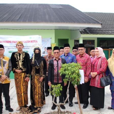 Kemenag Sumsel Ajak Sekolah hingga Calon Pengantin di OKU Lestarikan Alam Lewat Penanaman Pohon Kemenag Sumsel Ajak Sekolah hingga Calon Pengantin Lestarikan Alam Lewat Penanaman Pohon