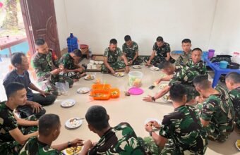 Penuh Keakraban dalam Kebersamaan, Satgas TMMD ke-127 TA 2026 Makan Bersama Tuan Rumah