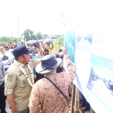 Gubernur Herman Deru Apresiasi Kualitas Pembangunan Jalan CSR PT OKI Pulp di Air Sugihan Gubernur Herman Deru Apresiasi Kualitas Pembangunan Jalan CSR PT OKI Pulp di Air Sugihan