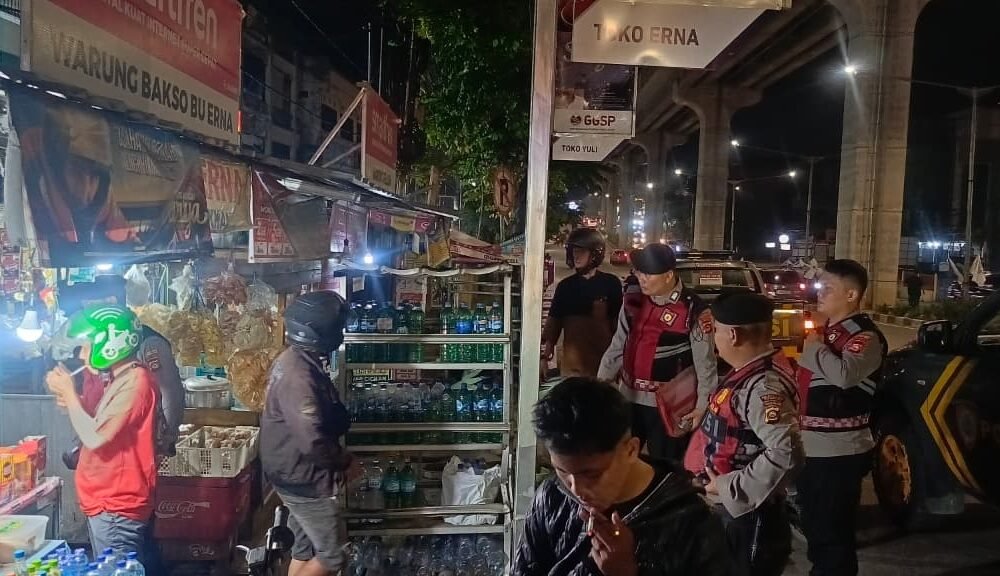 Ciptakan Situasi Kondusif Jelang Ramadan, Polisi Sisir Warung Penjual Miras di Palembang