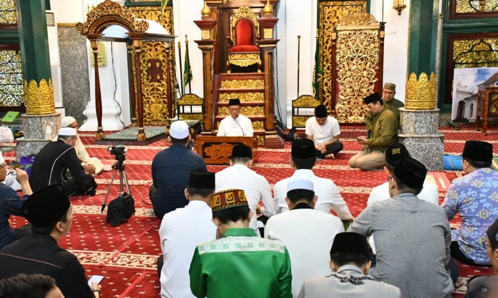 Kakanwil Kemenag Sumsel Sampaikan Tausiyah Jelang Berbuka Puasa di Masjid Agung Palembang