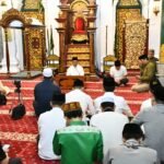 Kakanwil Kemenag Sumsel Sampaikan Tausiyah Jelang Berbuka Puasa di Masjid Agung Palembang