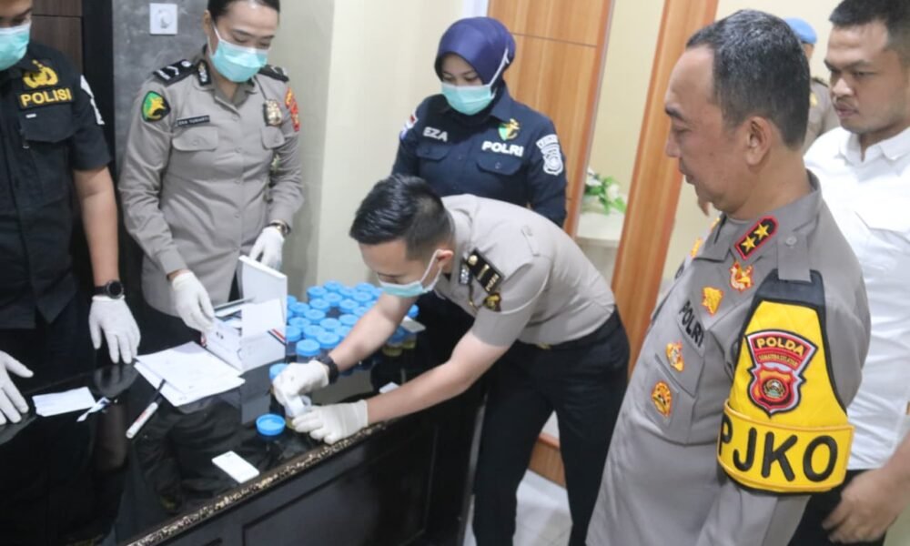 Kapolda Sumsel Pimpin Tes Urine Mendadak Massal Internal, Pastikan Integritas Personel Bebas Narkoba
