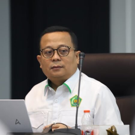 Menag Ajak Umat Islam Lampaui Standar Minimal Zakat, Perkuat Infak dan Sedekah Menag Ajak Umat Islam Lampaui Standar Minimal Zakat, Perkuat Infak dan Sedekah