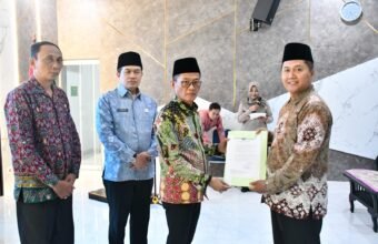 Lantik Sutrisno Jadi Pembimas Katolik, Kakanwil Kemenag Sumsel Tekankan Harmonisasi dan Sikap Moderat