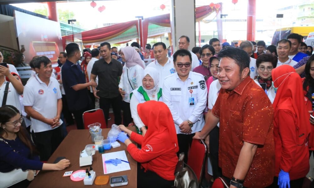 Tinjau Donor Darah PSMTI, Gubernur Herman Deru: Cermin Masyarakat Sumsel yang Gemar Menolong