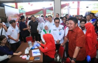 Tinjau Donor Darah PSMTI, Gubernur Herman Deru: Cermin Masyarakat Sumsel yang Gemar Menolong