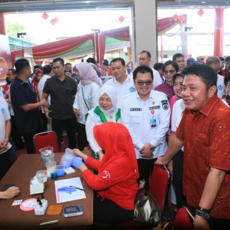 Tinjau Donor Darah PSMTI, Herman Deru: Cermin Masyarakat Sumsel yang Gemar Menolong Tinjau Donor Darah PSMTI, Gubernur Herman Deru: Cermin Masyarakat Sumsel yang Gemar Menolong