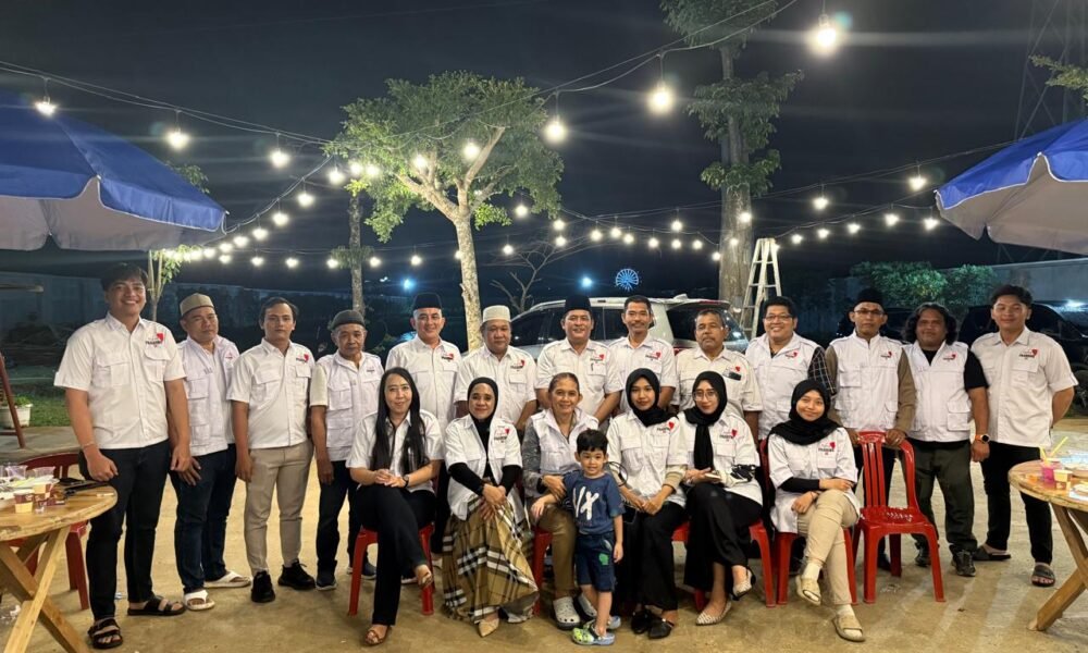 Ketua DPD Laskar Prabowo 08 Sumsel, Dr.(c). M. Jasmadi Pasmeindra, SHI, MH, MED, CPLA, saat memberikan keterangan kepada wartawan usai kegiatan buka puasa bersama di kediaman M. Kusniadi, Sabtu (7/3/2026).