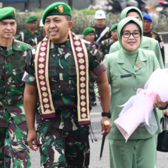 Estafet Kepemimpinan di Korem 044/Gapo Resmi Berganti, Sarat Tradisi dan Kehormatan Estafet Kepemimpinan di Korem 044/Gapo Resmi Berganti, Sarat Tradisi dan Kehormatan